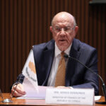 Υπουργός Οικονομικών – Υπογραφή Σ