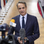 Μητσοτάκης: Η καρδιά της Ελλάδας χτυπά στο Λοριάν όπου σήμερα υψώνεται η σημαία μας στη φρεγάτα Belharra Mitsotakis vryxelles