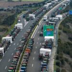 Από την Κρήτη μέχρι τον Έβρο τα αγροτικά μπλόκα – Ετοιμάζουν «απόβαση» και στο λιμάνι του Βόλου Mploko agroton 6 696x522