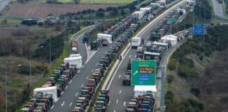 Από την Κρήτη μέχρι τον Έβρο τα αγροτικά μπλόκα – Ετοιμάζουν «απόβαση» και στο λιμάνι του Βόλου Mploko agroton 6 696x522