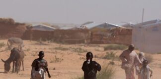 «Περνούσαν με τα αυτοκίνητα πάνω από τραυματισμένους ανθρώπους»: Μαρτυρίες φρίκης από την κόλαση του Σουδάν Sudan 696x484