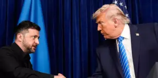 «Το 95% του σχεδίου για το τέλος του πολέμου έχει συμφωνηθεί»: Όλα όσα δήλωσαν Τραμπ και Ζελένσκι στη Φλόριντα Trump zelensky ap 2.jpg