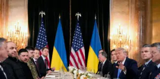 Αισιοδοξία με αστερίσκους: Τραμπ και Ζελένσκι κοντά σε συμφωνία, αλλά ο Πούτιν κρατά τα κλειδιά Trump zelensky ap