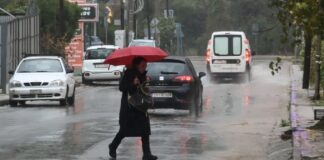 Έντονα καιρικά φαινόμενα στην Αττική προκαλούν προβλήματα Vroxi athina nea