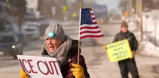 Δρ Τ. Καρατράντος: Αμφίβολη η επιτυχία μεταναστευτικής πολιτικής Τραμπ με την ICE στην πρώτη γραμμή AP26021760239518