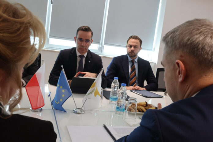 Υφυπουργός Έρευνας – Αναπληρωτής