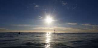 Ρεκόρ θερμότητας στους ωκεανούς το 2025 σύμφωνα με επιστήμονες Stand Up Paddling in Cape Town