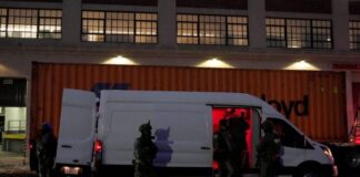 «Αθώος» και «αιχμάλωτος πολέμου» δήλωσε ο Μαδούρο στο δικαστήριο της Νέας Υόρκης: «Είμαι ακόμη πρόεδρος της Βενεζουέλας» (φωτό, βίντεο) MADURO NEW YORK 696x464