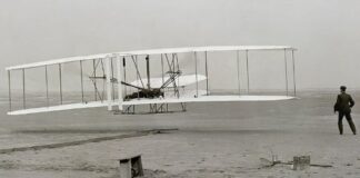 Το πρώτο αεροπλάνο της ανθρωπότητας θα «πετάξει» γύρω από τη Σελήνη Aeroplanoaderfoirait