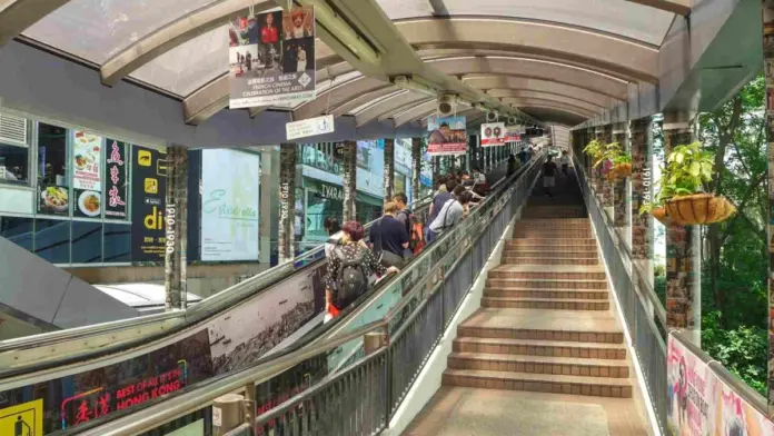 Central mid levels escalator and walkway system