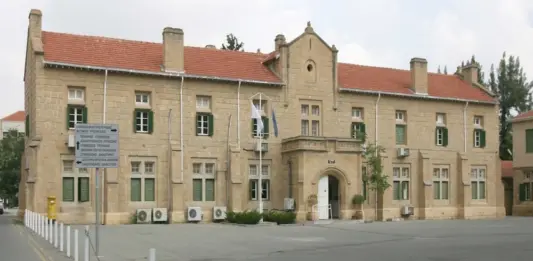 Dikastirio leukwsias