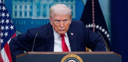 Donld trump 696x464