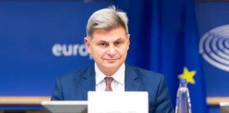 Δεν παραδίδει την έδρα ο Φαραντούρης – «Ο ΣΥΡΙΖΑ απομακρύνθηκε από τα μαζικά κινήματα» Farantouris