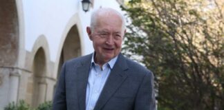 Άνοιγμα βιβλίου συλλυπητηρίων για Βασιλείου από την Πρεσβεία στην Αθήνα Giwrgos vasileiou poria