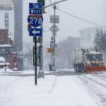 Χωρίς ηλεκτρικό 900.000 νοικοκυριά, ακύρωση 15.000 πτήσεων λόγω χιονοθύελλας στις ΗΠΑ Hpa xionothiella