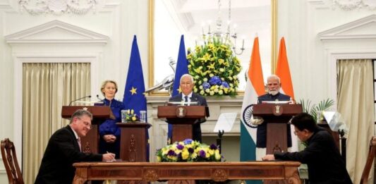 India ee symfwnia