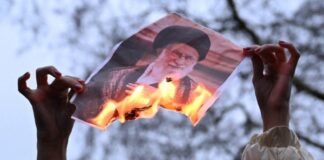 Λαϊκή εξέγερση στο Ιράν: Ο φόβος παραλύει τις πρωτεύουσες του Κόλπου Iran dytikoi diplomates biaies diamartyries 696x464