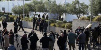 Στο Αποτεφρωτήριο Ριτσώνας το τελευταίο αντίο στον Γιώργο Παπαδάκη (ΦΩΤΟ) Kideia giorgou papadaki 4 696x464