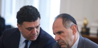 Συνάντηση Κικίλια-Γεραπετρίτη μετά τις επιθέσεις σε ελληνικής διαχείρισης τάνκερ στη Μαύρη Θάλασσα Kikilias gerapetritis