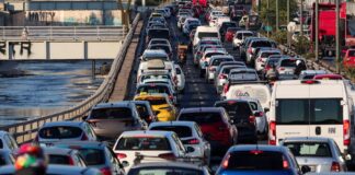 Χάος στον Κηφισό από τη σύγκρουση φορτηγών στο Αιγάλεω Kinisi