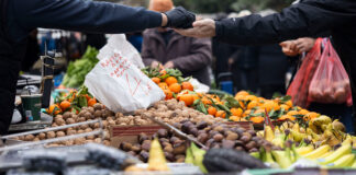 Απεργία επ’ αόριστον στις λαϊκές αγορές στην Ελλάδα Laiki agora5