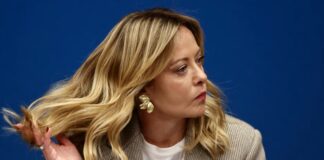 Η πρωθυπουργός της Ιταλίας σεσυνέντευξη Τύπου στο τέλος του έτους Meloni