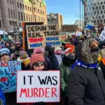 Σκηνές χάους στις ΗΠΑ: Κλίντον και Ομπάμα κατά Τραμπ για τη βίαιη επιχείρηση στη Μινεάπολη Minneapolis ap.jpg