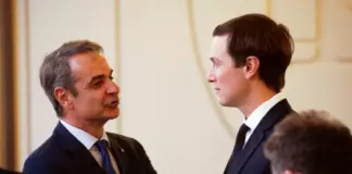 Μητσοτάκης: Η Ελλάδα δεν θα στείλει στρατό στην Ουκρανία Mitsotakis paris ap.jpg