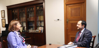 Πολύ καλή η συνάντηση με Ολγκίν, λέει η κυβέρνηση – Δεν υπήρξε μέχρι τώρα αρκετή πρόοδος, είπε η ίδια Πρόεδρος της Δημοκρατίας – Προσωπ