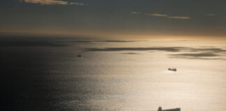 Μαύρη Θάλασσα: Στο στόχαστρο drones δύο ελληνόκτητα τάνκερ An aerial view shows cargo and tankers ships sailing in the Mediterranean sea in front of the port in Barcelona