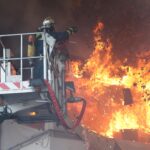 Φωτιά στη στέγη κατοικίας στα Κονιά λόγω τζακιού, εξήλθαν με ασφάλεια ένοικοι Pyrkagia spiti