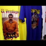 Βενεζουελανοί μετανάστες στο Περού πωλούν μπλουζάκια με τον συλληφθέντα πρόεδρο Μαδούρο 365783