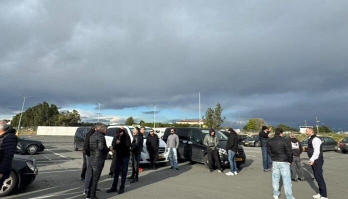 Taxitzides apergia airport