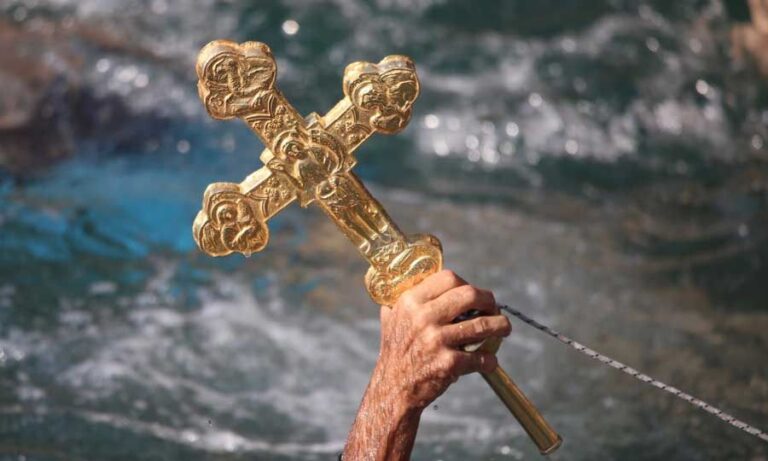 Λεμεσός: Κολυμβητής πήρε τον σταυρό και έγινε καπνός