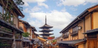 Η Κίνα κλιμακώνει τη διαμάχη με την Ιαπωνία – Περιορισμοί στις εξαγωγές ειδών διπλής χρήσης Early,Morning,In,Gion,Kyoto,,Wood,Pagoda,In,Kyoto,Old