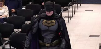 Μέχρι και ο Μπάτμαν απηύδησε με τους πράκτορες της ICE και ζητάει να μην εμφανιστούν στο Super Bowl BATMANNNN1