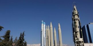 Ιράν vs ΗΠΑ: Διαπραγματεύσεις υπό τη σκιά πολέμου Iran pyravloi 696x464