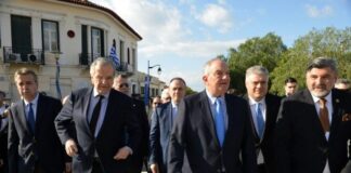 Καραμανλής: Να προβάλλουμε ξεκάθαρα τις θέσεις μας χωρίς μηνύματα υποχωρητικότητας Karamanlis samaras 696x462