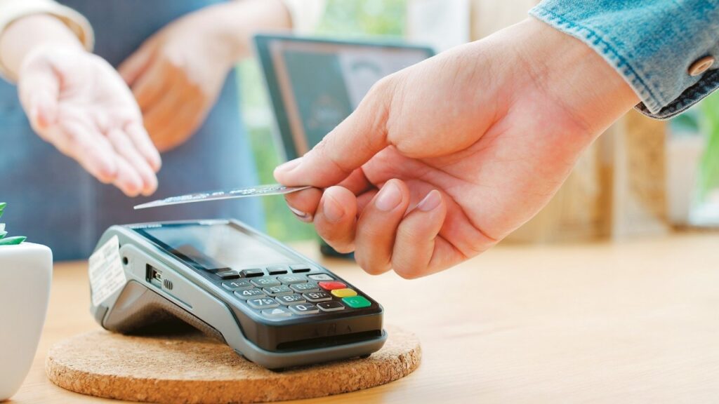 Στροφή Κυπρίων στις ψηφιακές συναλλαγές – Δεύτερη στην ευρωζώνη η Κύπρος στη χρήση καρτών πληρωμών