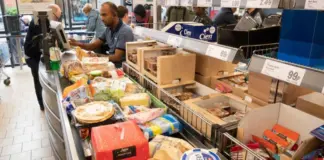 Μπήκε στο Lidl με 1 λίρα και κατάφερε να αγοράσει πρωινό, μεσημεριανό και βραδινό Lidl