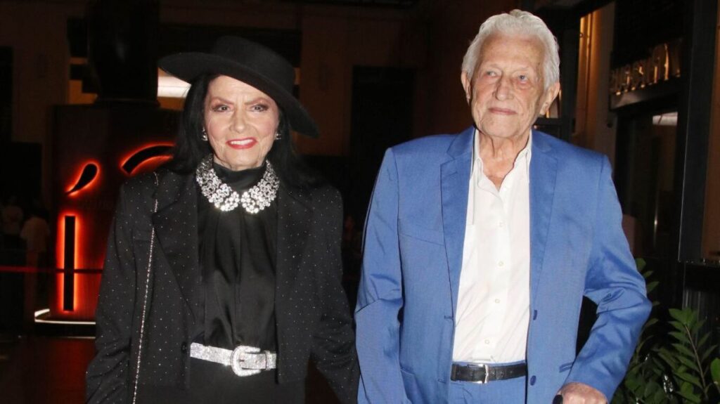 Η Ζωζώ Σαπουντζάκη δεν πήγε στην αποτέφρωση του συντρόφου της: Δεν θα ήθελε να είναι, ήταν οδυνηρό, είπε στενή συνεργάτιδά της