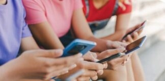 Τέλος τα social media για παιδιά κάτω των 15 ετών: Oι τρεις πυλώνες του σχεδίου δράσης της κυβέρνησης