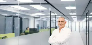 Ο Κρις Παναγιώτου είναι το πρόσωπο του πολυσυζητημένου δείπνου και απαντά στον Αβέρωφ – «Η προσπάθεια να παρουσιαστεί ως συμφωνία για τις προεδρικές είναι αστεία»