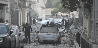 Έκρηξη σε κτίριο στην Πλάκα – Ένας εγκλωβισμένος και ένας ελαφρά τραυματίας