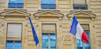 Η Τράπεζα της Γαλλίας υποβαθμίζει τις προοπτικές ανάπτυξης για το 2026, υποχωρεί η αγοραστική δύναμη
