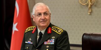«Έτοιμοι για πόλεμο ανά πάσα στιγμή» λέει ο Τούρκος ΥΠΑΜ σε συζήτηση για S-400