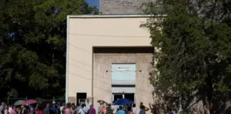 Η Αβάνα απομακρύνεται δειλά από τον κομμουνισμό, αλλά η σταθερότητα φαντάζει μακρινή – Ουρές έξω από τις τράπεζες