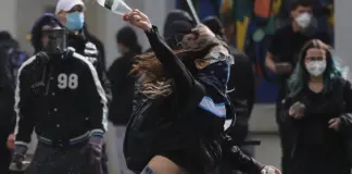 Έξω από το αλβανικό κοινοβούλιο οι διαδηλωτές σήμερα, έκκληση Ράμα για διάλογο