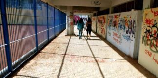 Εκκενώθηκε σχολικό συγκρότημα στη Γκράβα – Συναγερμός μετά από αναφορές για οσμή αερίου