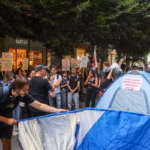 Φοιτητές: «Αφού δεν μας ακούνε, θα μας δούνε» – Με γαλλική συνταγή στήνουν σκηνές στο Σύνταγμα